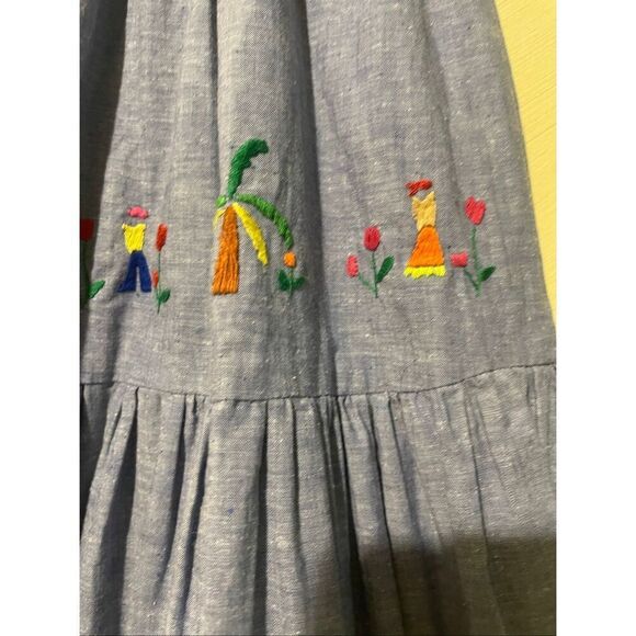 Vintage girls sz 6/7 Blue Chambray dress with embroidered folk art designs - Picture 4 of 12